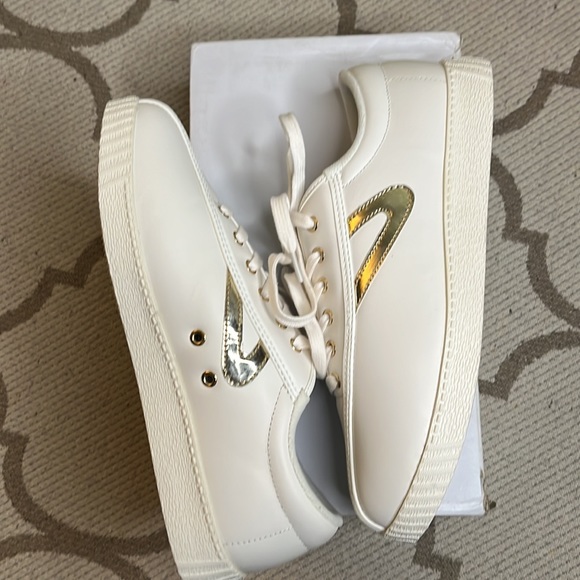 Tretorn Cream Sneakers with Gold Accents - Picture 13 of 14